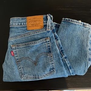 Like new Levi’s wedgie jean